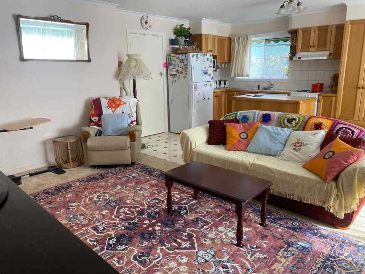 Walk to the lake from this waterview self contained holiday guesthouse.