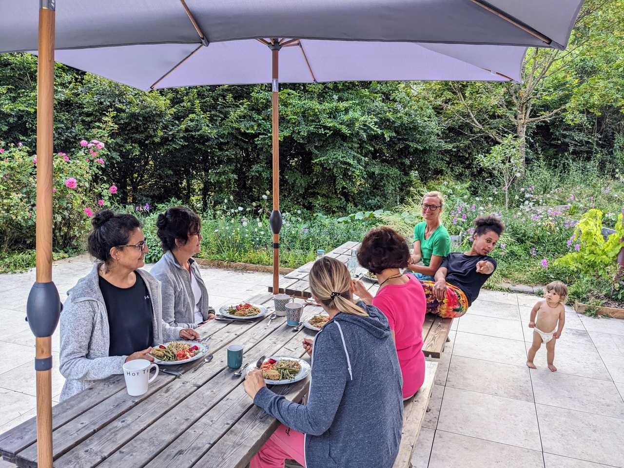 Peaceful place in the nature, vegan meals, yoga, soundhealing and massages
