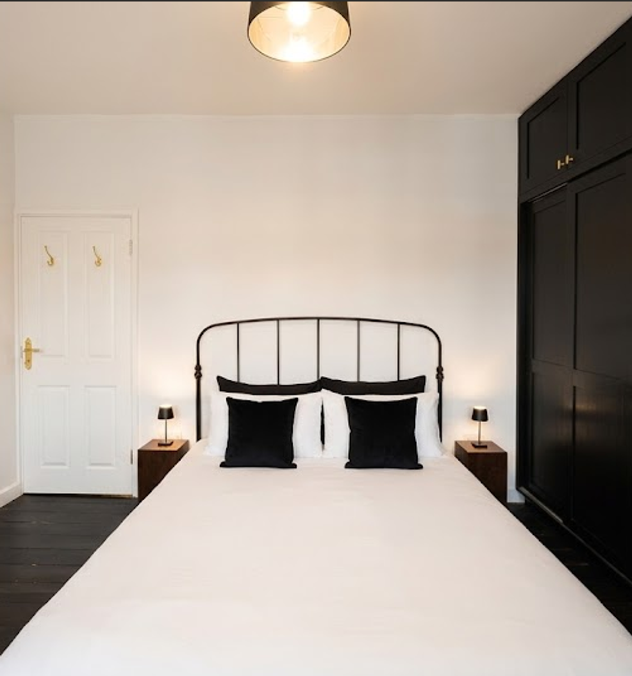 North London City Skyline Views - Spacious Double w/ TV, kingsize bed, workspace