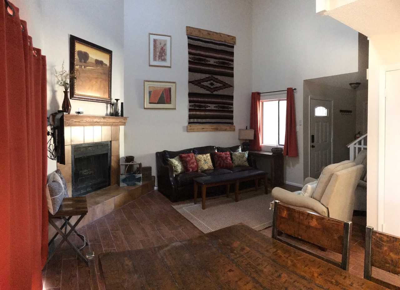 Cozy condo in a sky Island Mountain town. Walking distance to midtown fun!