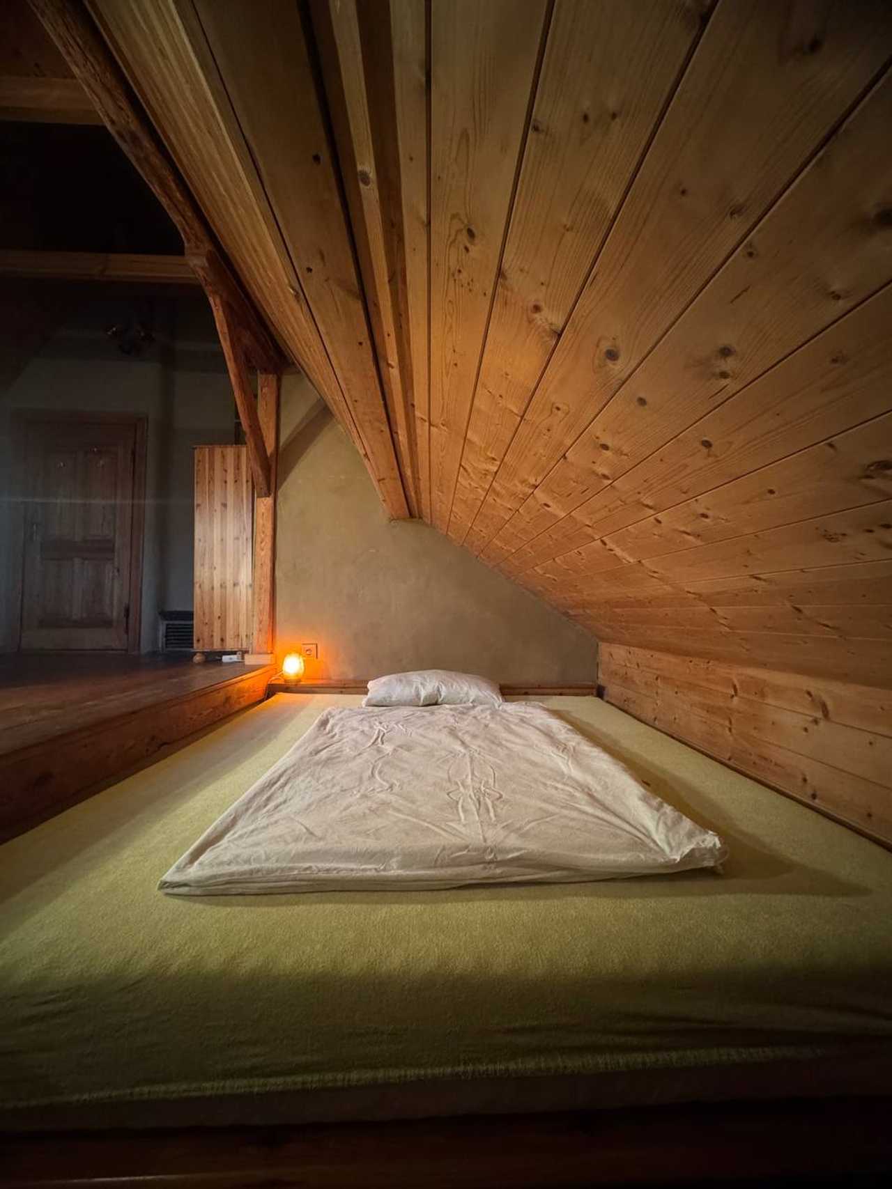 Ökohostel für Vegetarier,  wohnen mit Gleichgesinnten auf drei Ebenen.