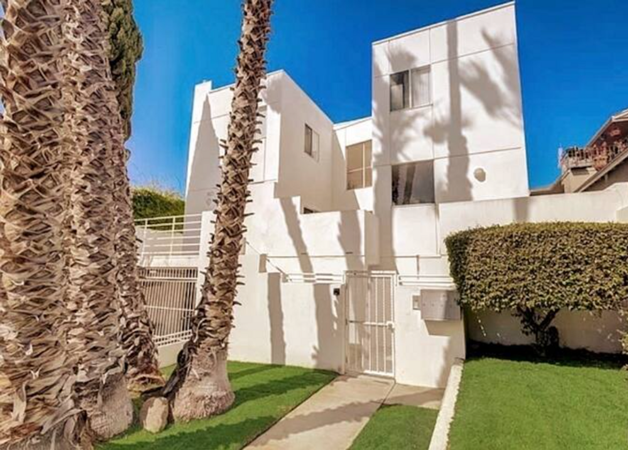 Modern Beach Town Living with INFRARED SAUNA and ELECTRIC CAR CHARGER