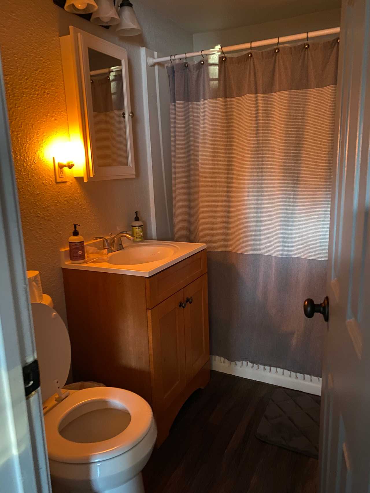 Cozy room in a fully-vegan home near downtown Kansas City