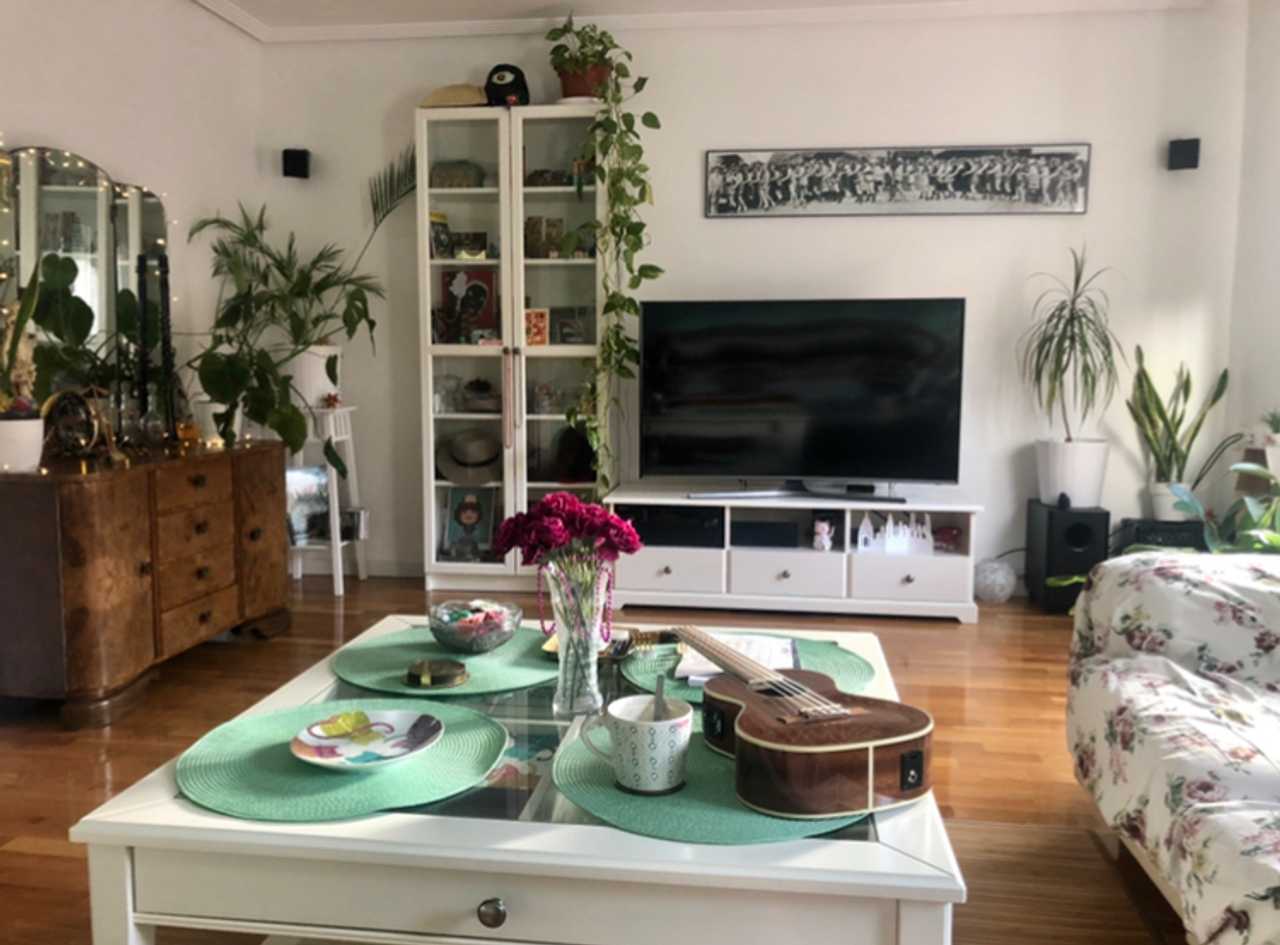Private Room and Bathroom at a Cozy Apt with 3 Rooms & 2 Baths in City Center