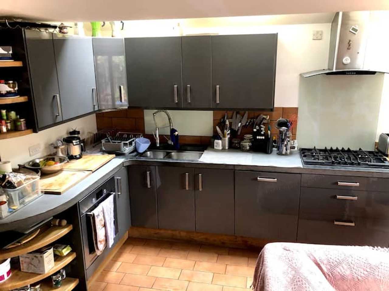 Spacious double bedroom.in hackney