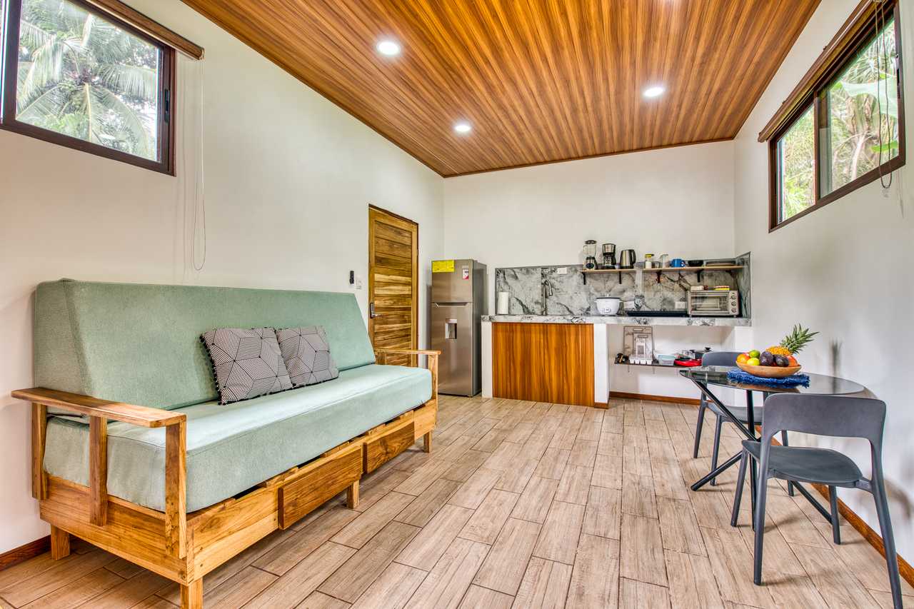 Beachfront Studio - Fast Wifi & AC