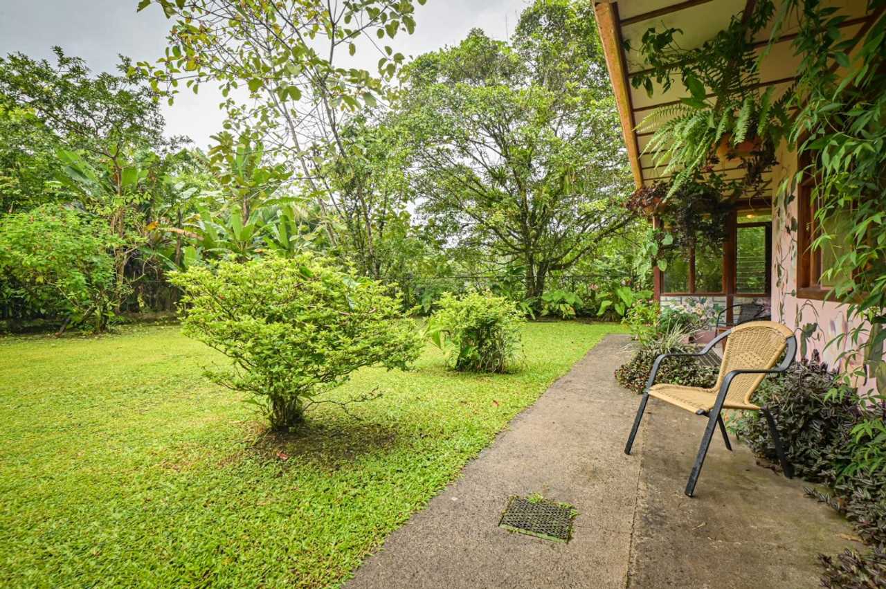 Lands in love hotel & forest resort 