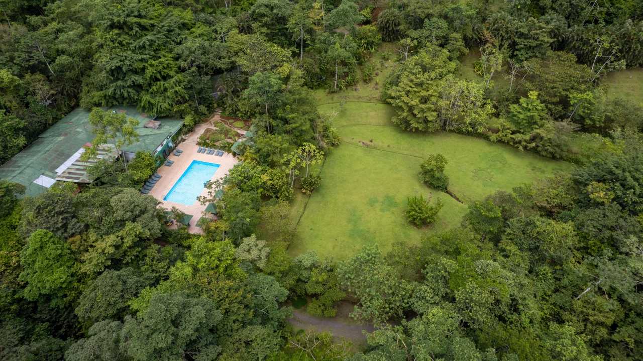 Lands in love hotel & forest resort 
