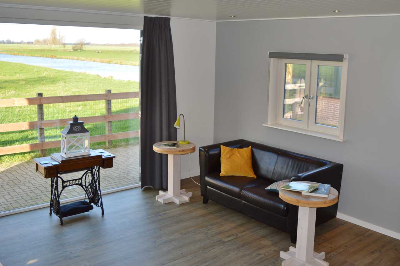 Guesthouse with fantastic view on typical Dutch landscape. Enjoy nature. 