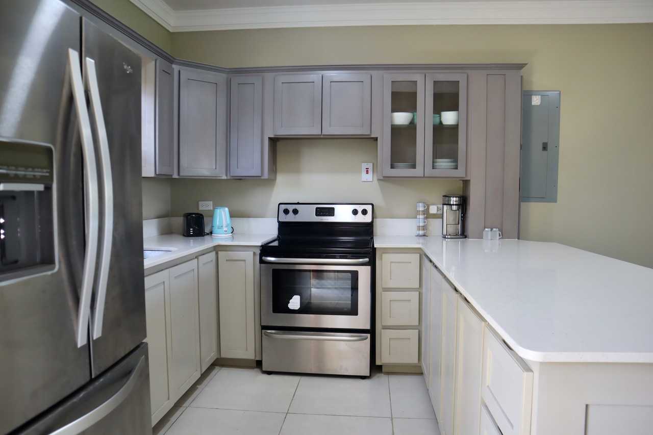 Cozy house with private beach access, 6 guest villa with A/C, Ocho Rios, Jamaica