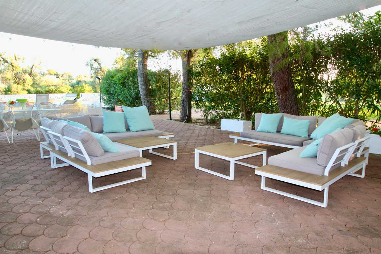 Luxury villa in midst of an ancient olive grove, ideal for families