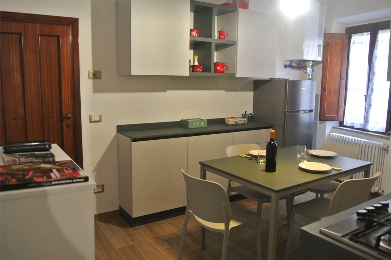 CASA LECCI, intimate apartment for couples few steps from Roman Theatre