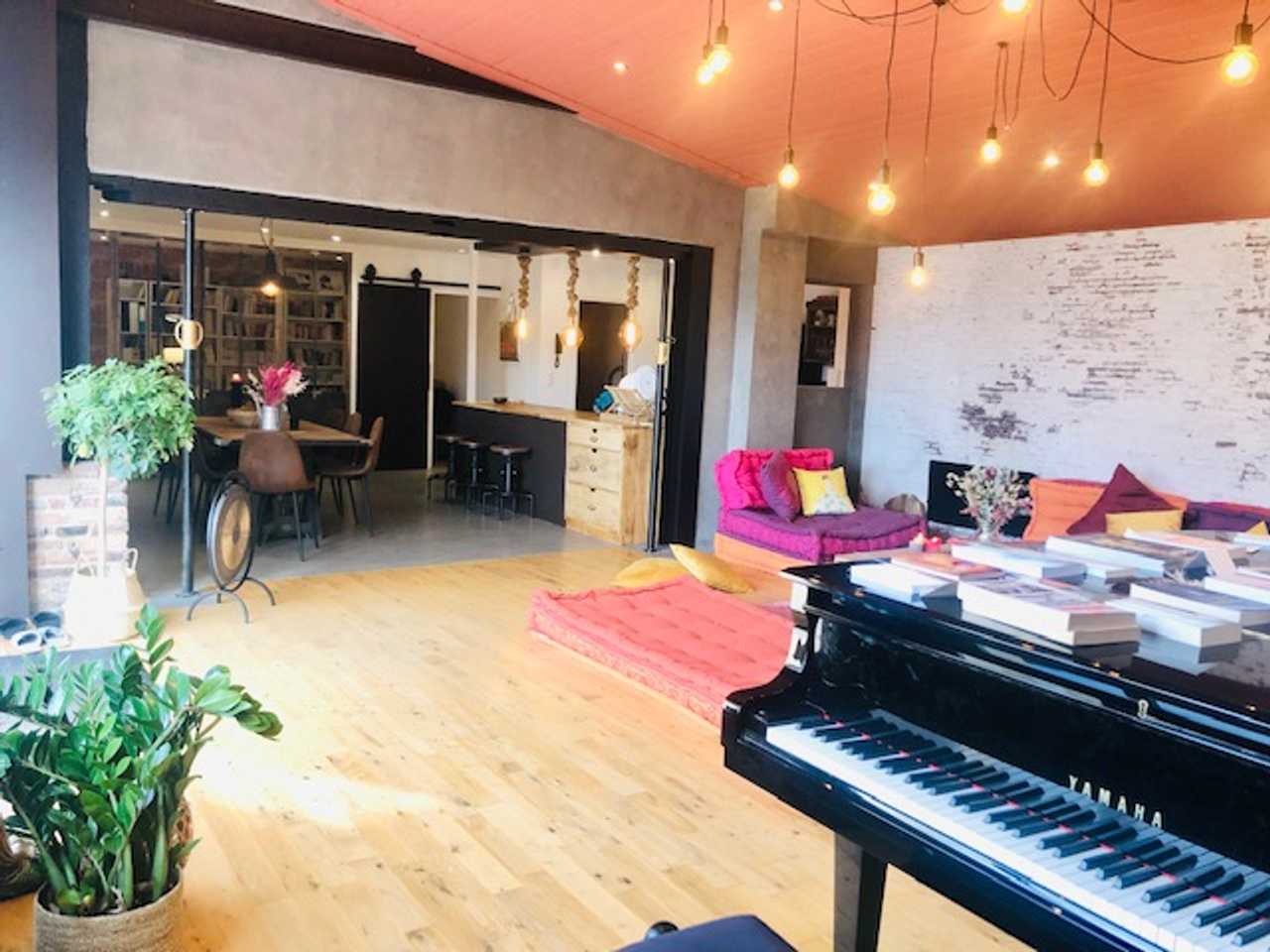 Art & Spiritual unique huge Loft 1h from Paris