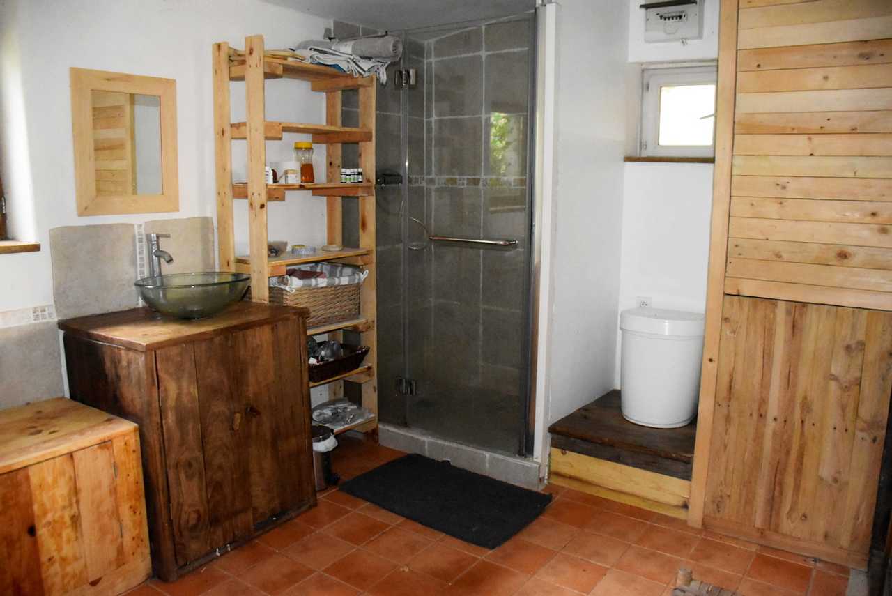 Cosy spacious room in vegan permaculture inspired house in Normandy countryside