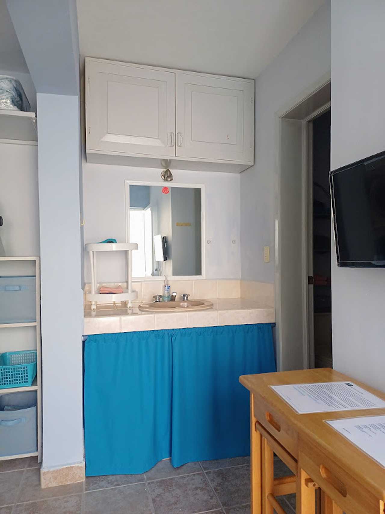 Blue Lotus Cozumel, WIFI   internet thouout the house, pool. centrally located.