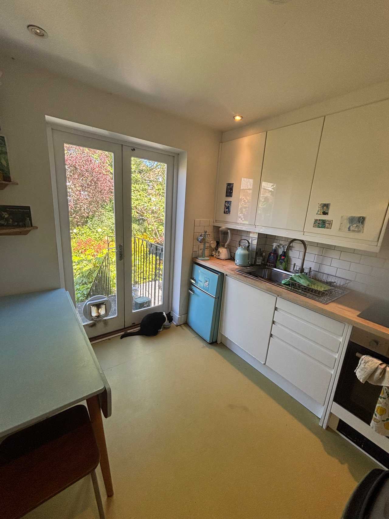 Gorgeous room for female guest in Victorian garden apartment in Dalston