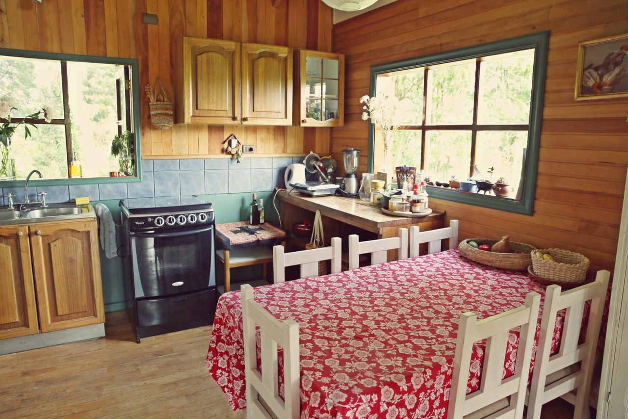 Big private bedroom in lovely-cozy house surrounded by green!!