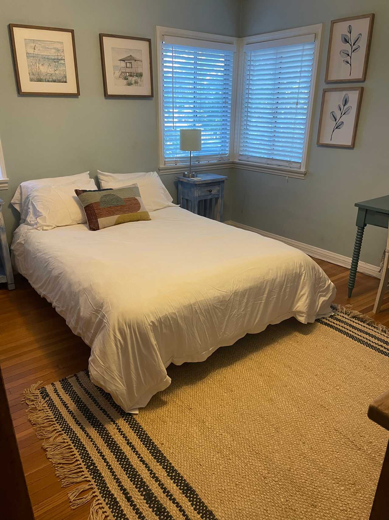 Beautiful Bedrooms minutes from Universal Studios
