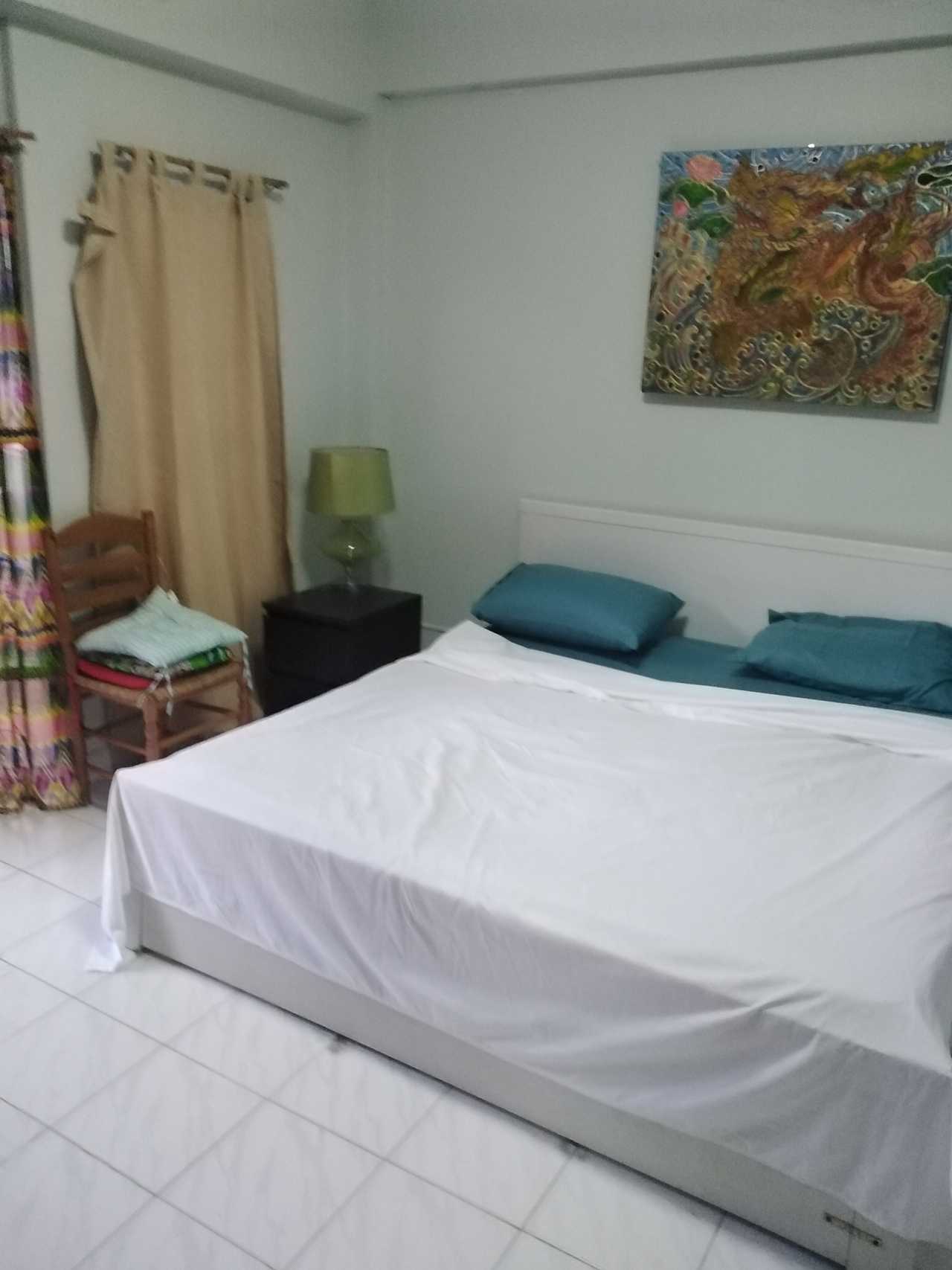 Quiet street with easy access to market and Hospital and shopping within 10 min