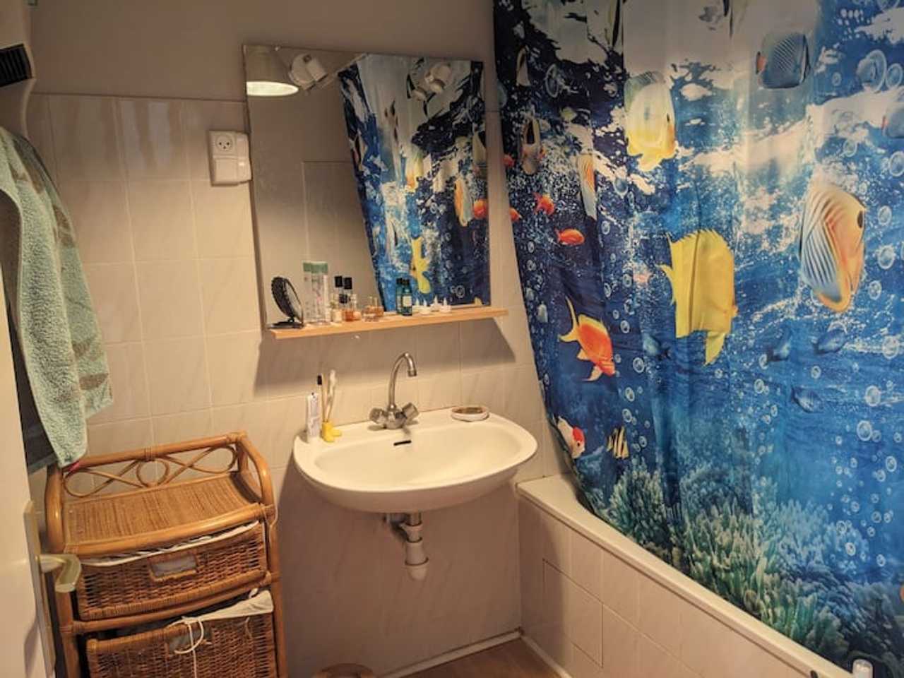Cozy little artists house near the beach. 70m² over 3 floors. Two adorable cats!