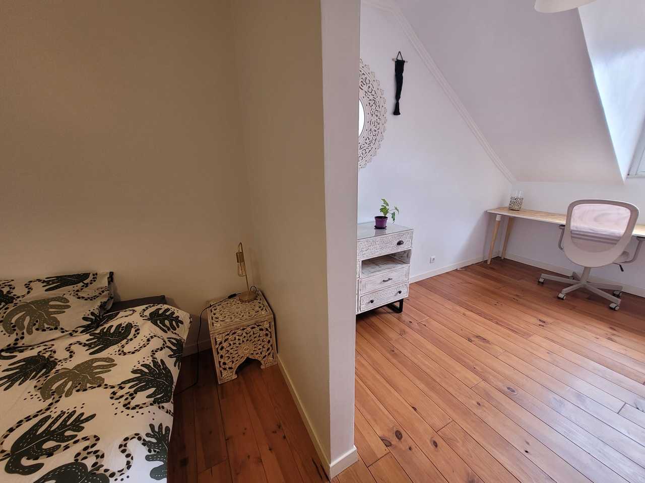 Double bedroom with annexed private study room, breakfast incl.