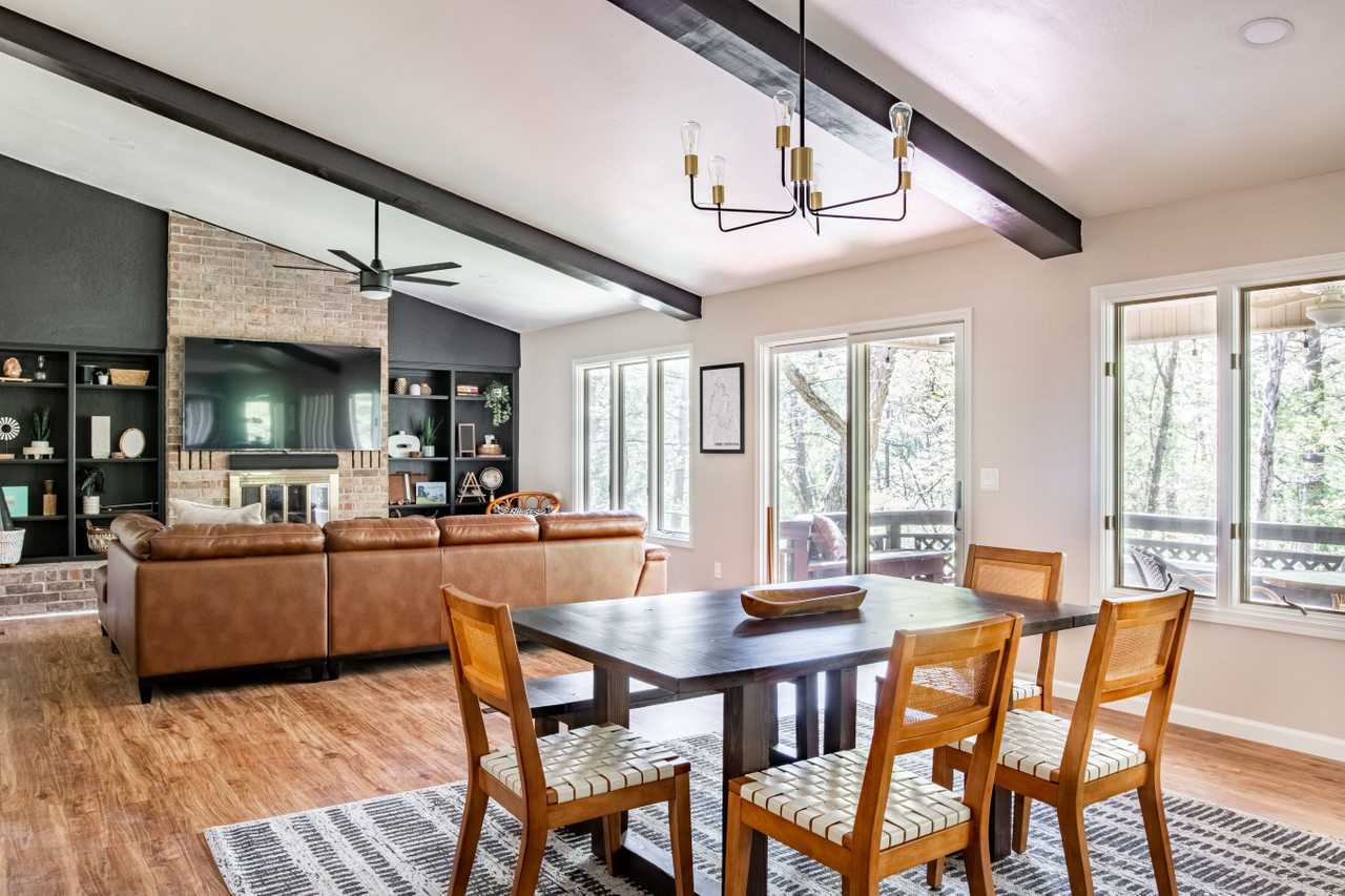 Secluded Mod Lodge - On Trail - Two King Suites - Sleeps 14! 
