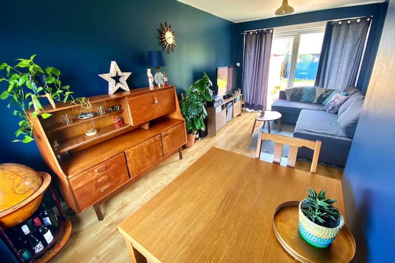 Sunny bungalow with private garden, close to city