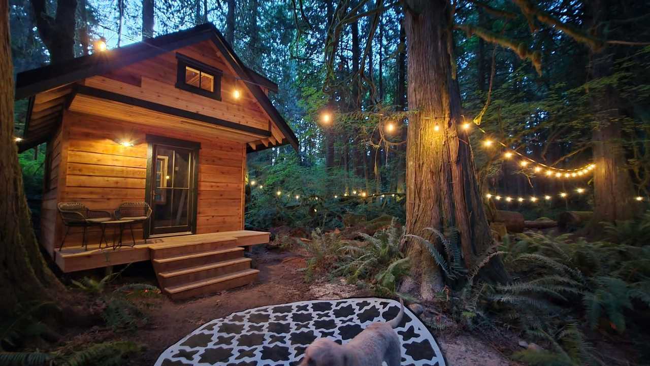 Breathtaking cabin glamping in the woods!