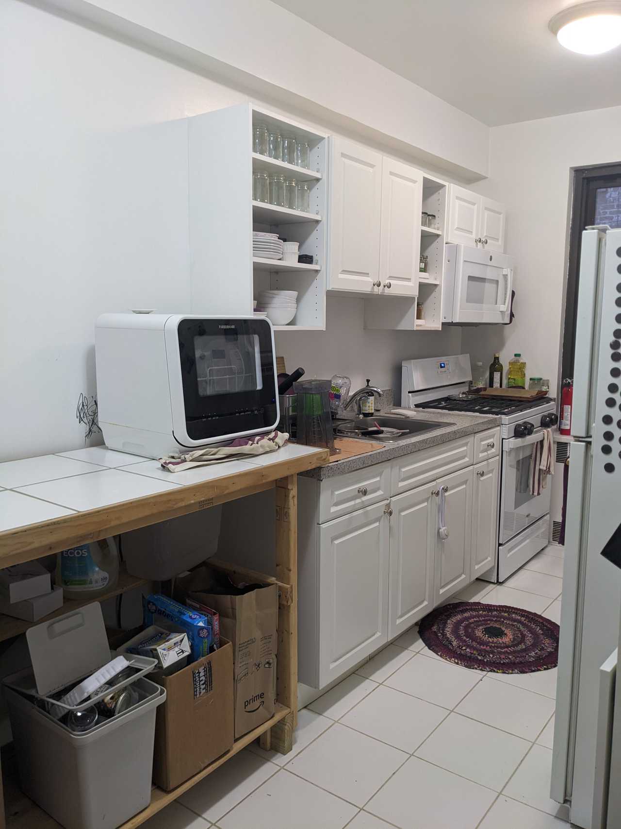 Sunny space in a fully vegan, conveniently located, child-centered apartment
