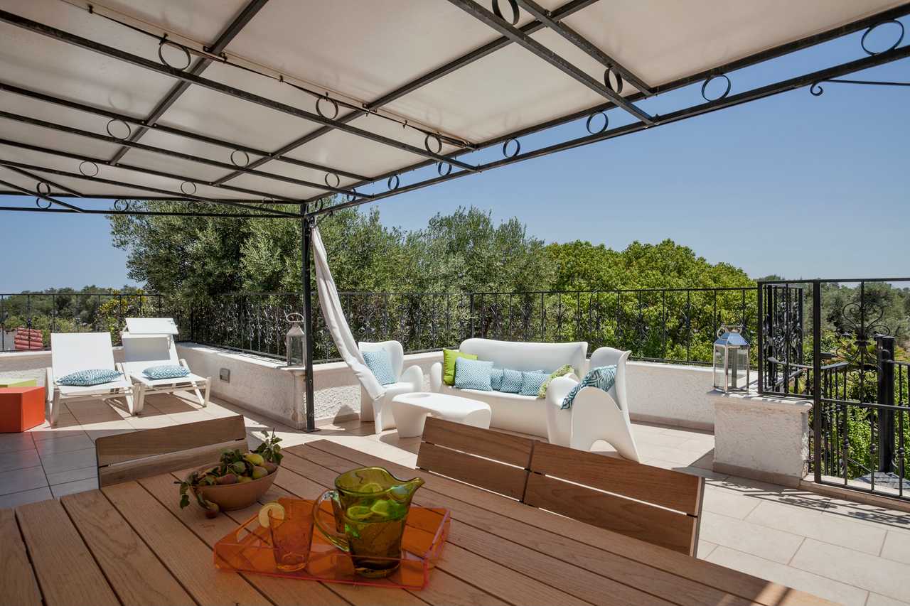 Luxury villa in midst of an ancient olive grove, ideal for families