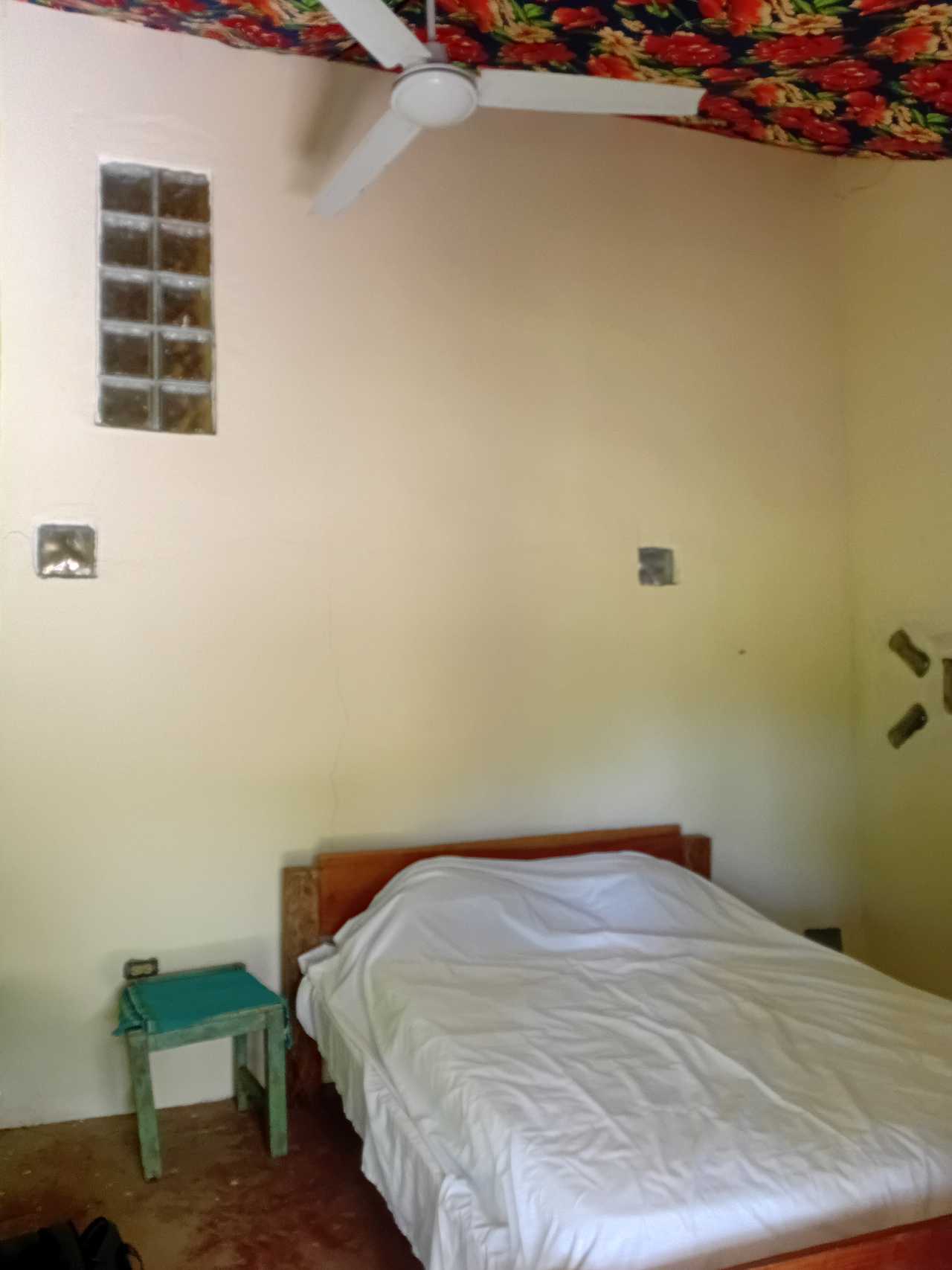 VERY BASIC quiet house near the beach. Open space and good view. Outside shower 