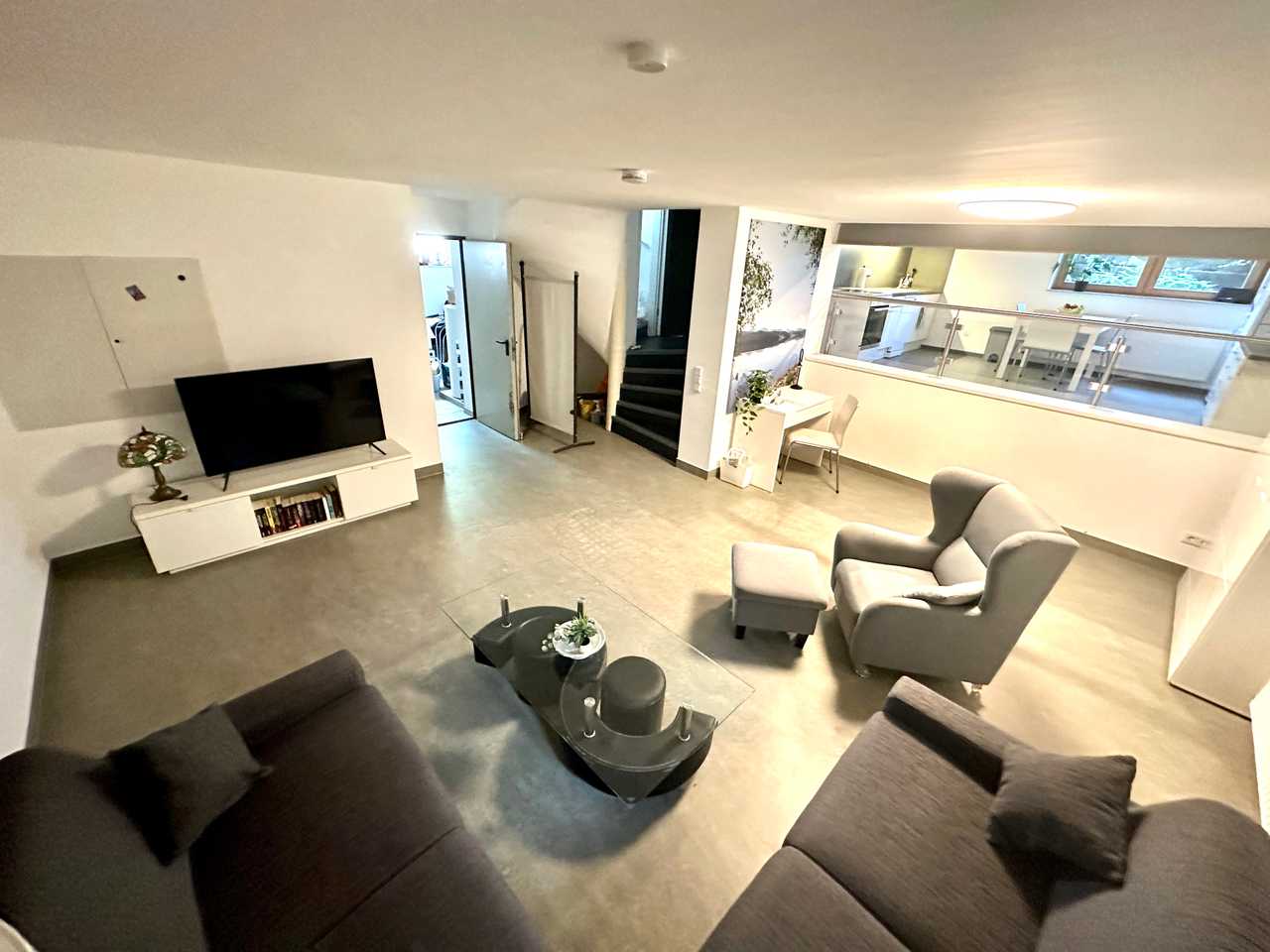 spacious appartment with mindlowing food