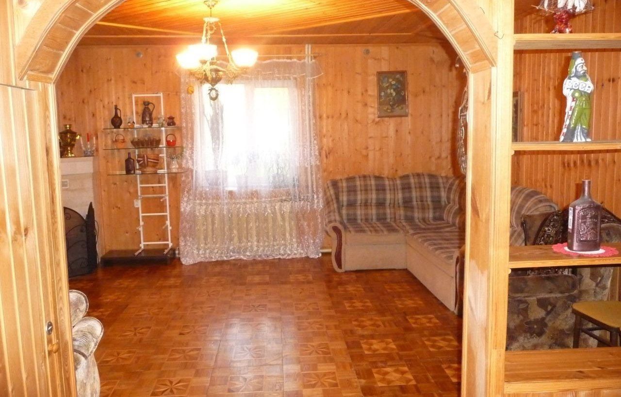 2 double bedrooms in a spacious house close to Moscow.