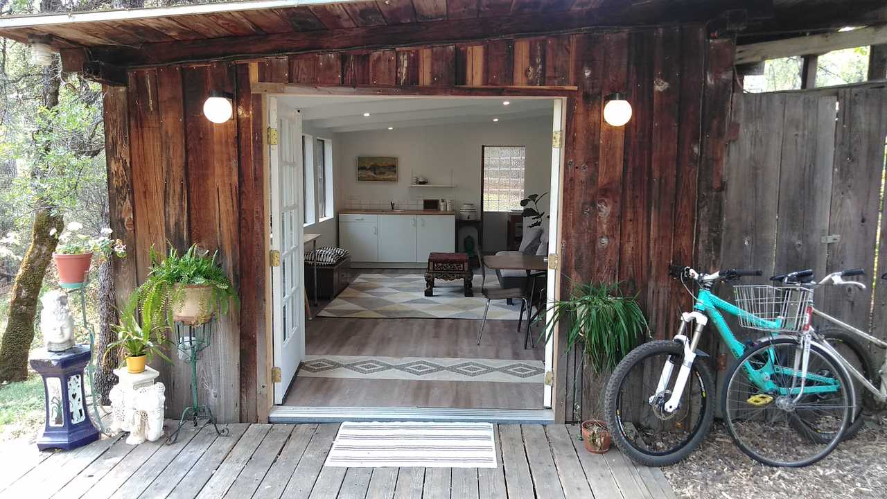 Northern California Foothills Hideaway near lakes, rivers, biking, and hiking