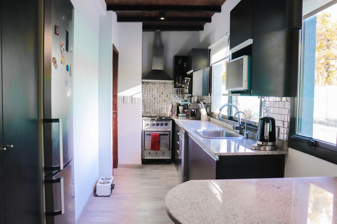 Cosy vegan house next to vineyards and mountains