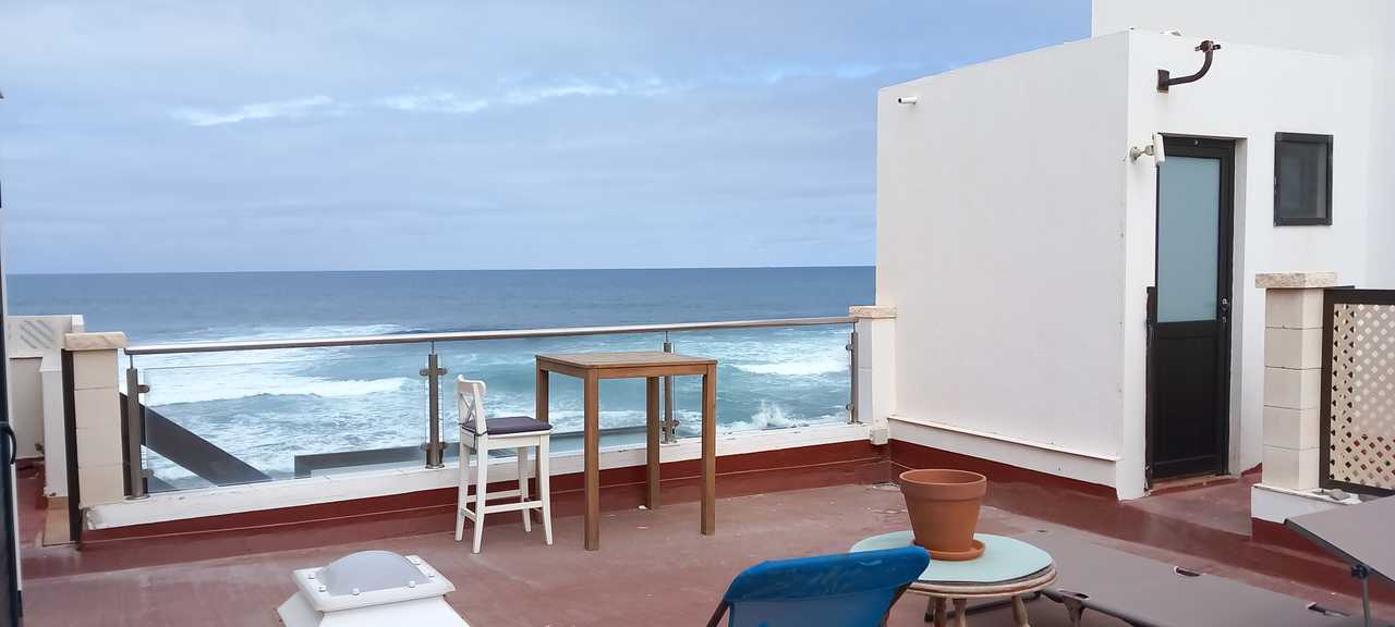 Beachhouse in a quiet non touristic spot with a natural public swimming pool