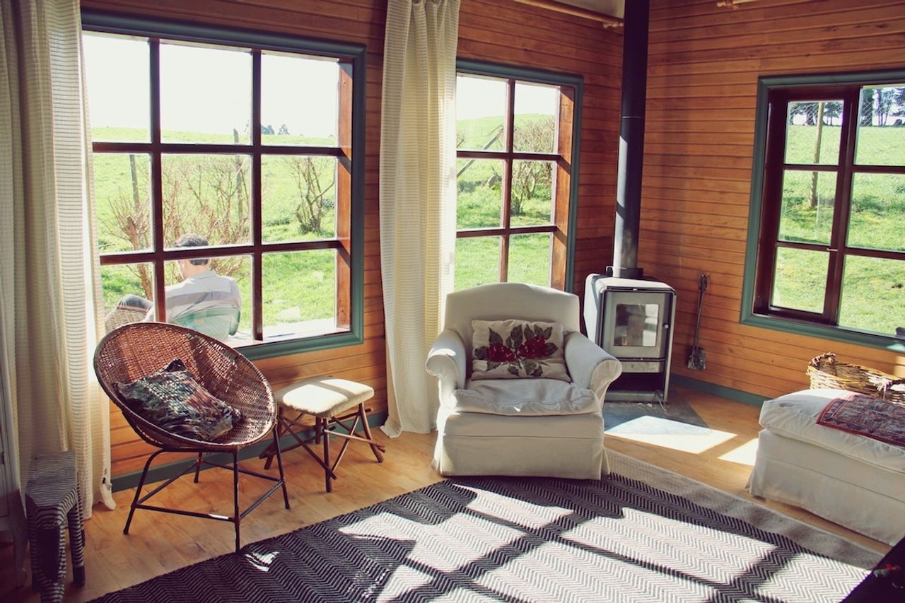 Big private bedroom in lovely-cozy house surrounded by green!!
