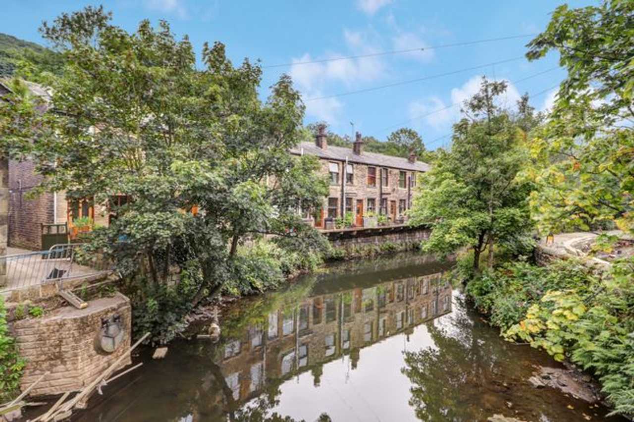 The Vegan Home, 3 bedrooms, Hebden Bridge Riverside, Pennine Way