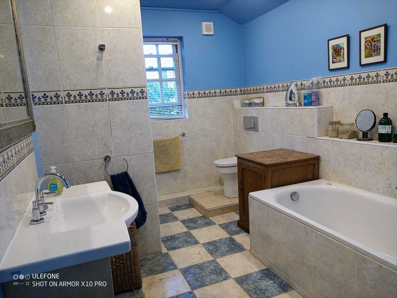 Comfy Rooms in a Peaceful Holistic Retreat Close to City Centre