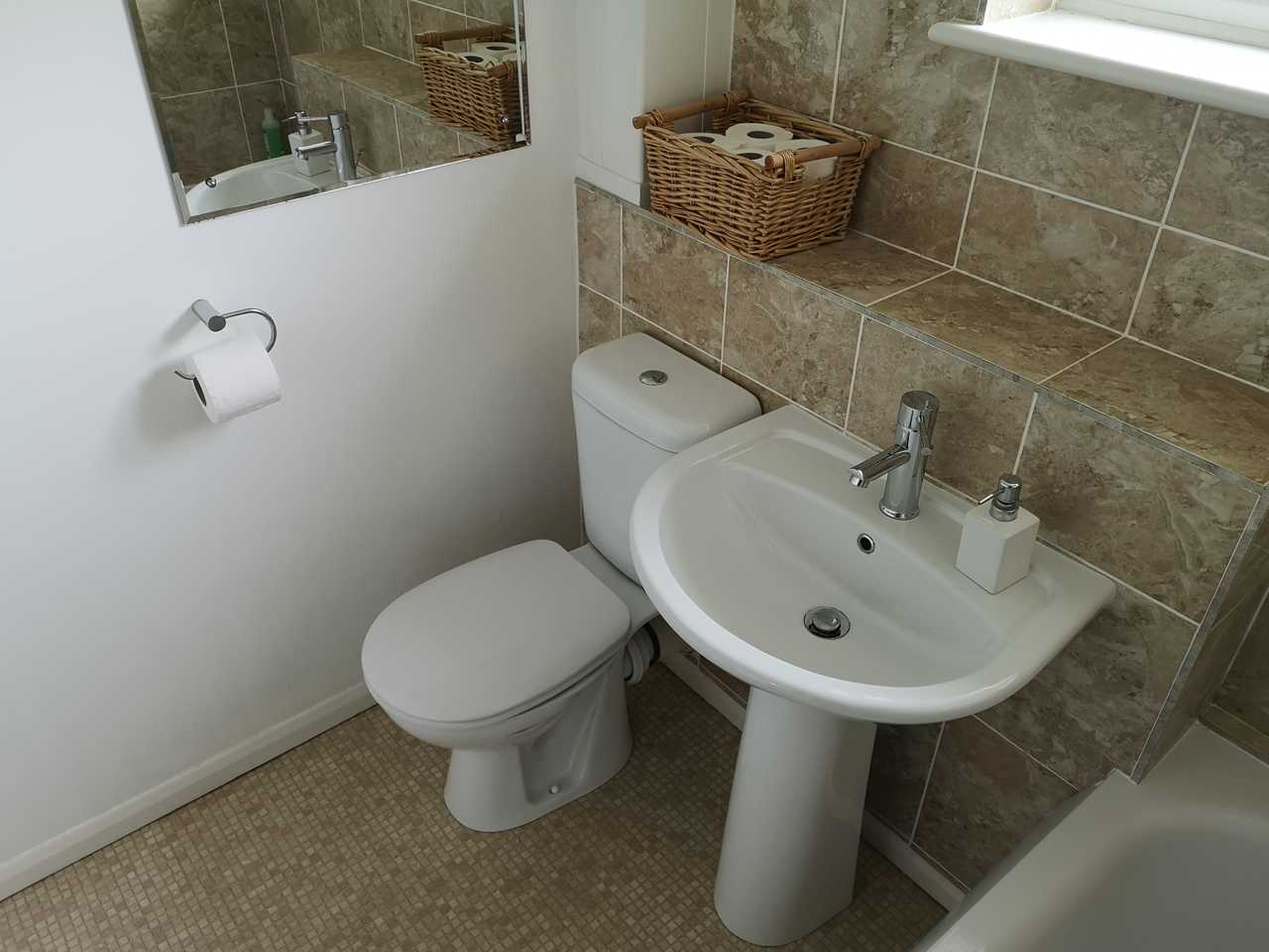 Sunny West Wittering Beach Room With Desk