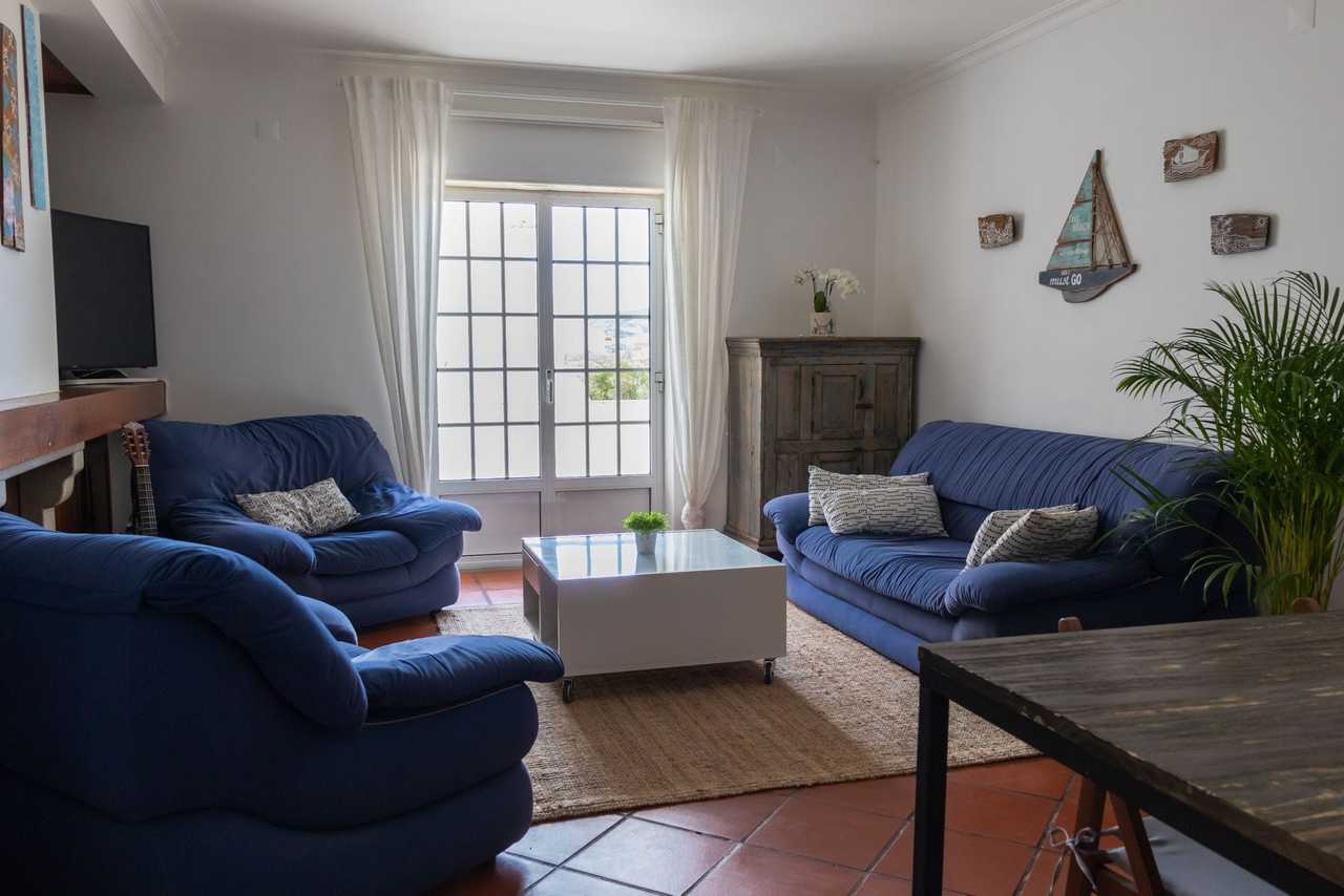 Double bedroom with private bathroom in a cozy beach house
