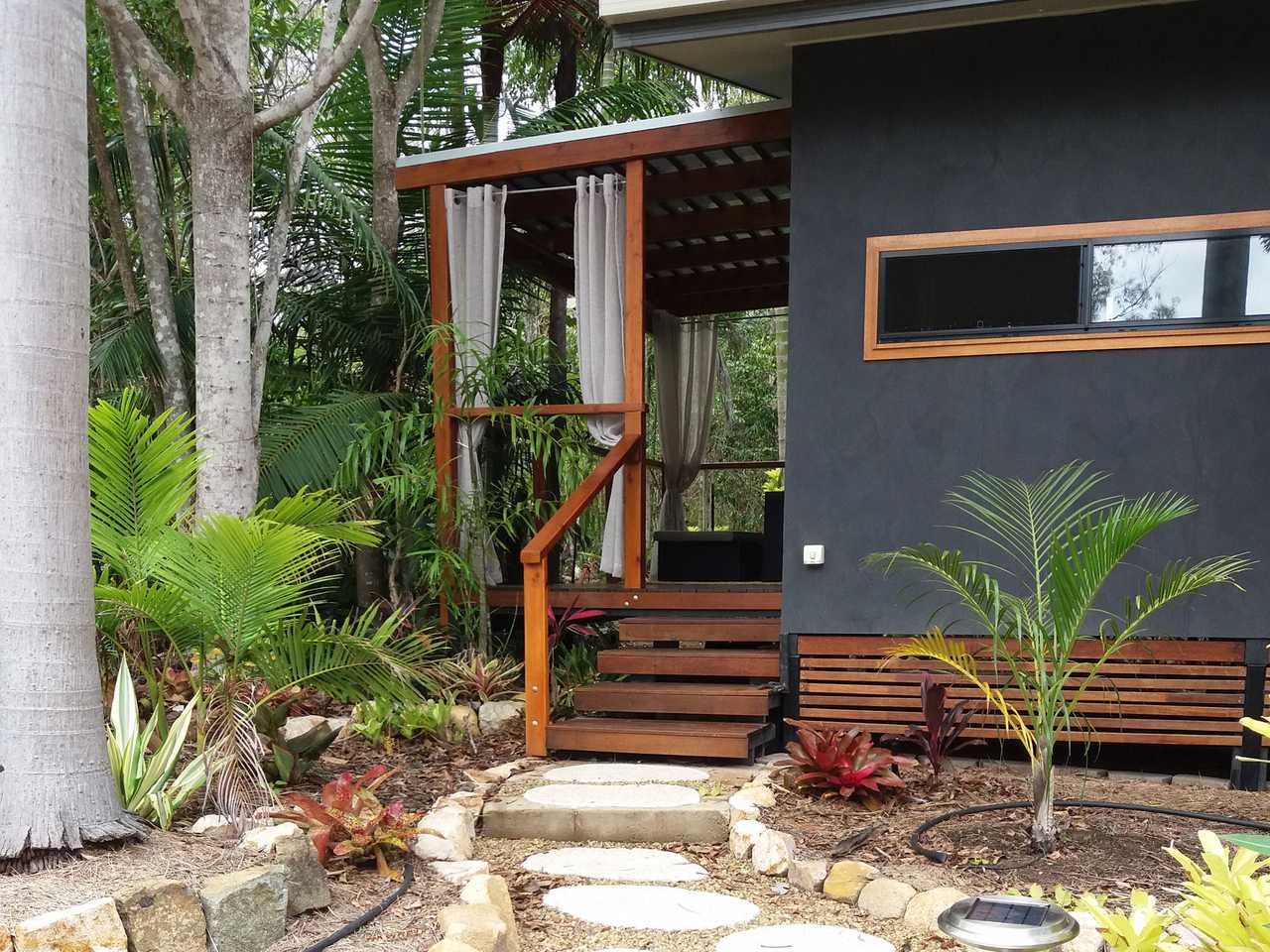 Forest Lodge: Little Villa, tropical gardens, wildlife, rainforest