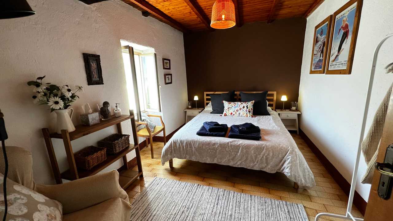 Escape to Tranquility in a Romantic Woodland Retreat for 2