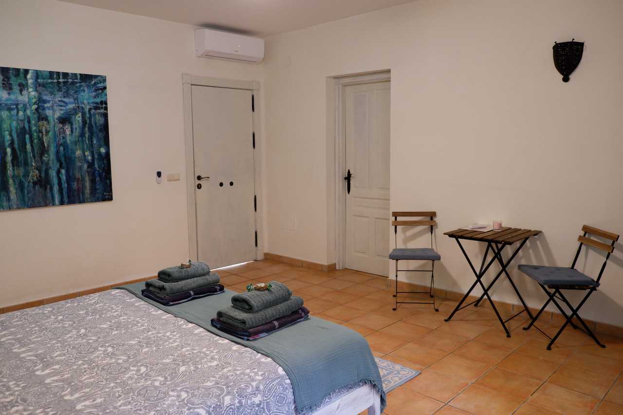 Big and cosy room Agua at peacefull vegan Oasis besides river Pereila 