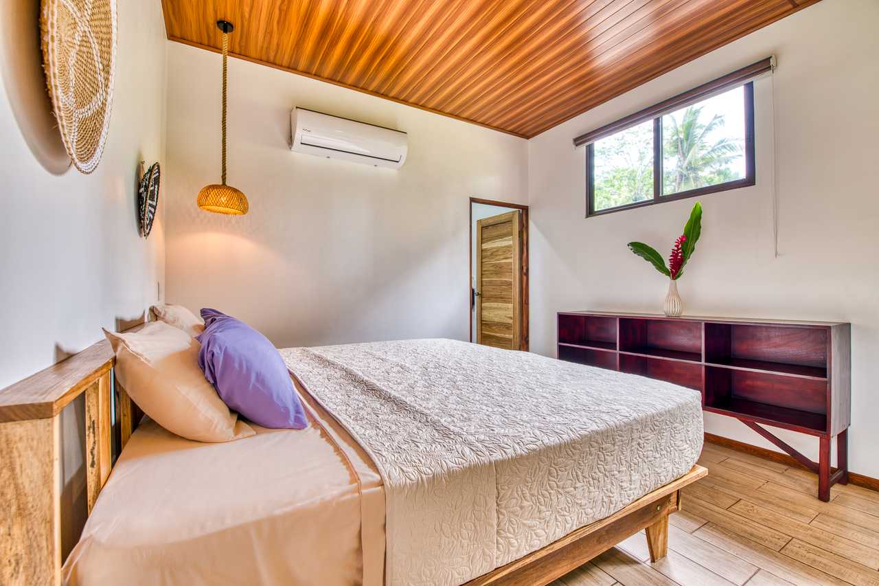 Beachfront Studio - Fast Wifi & AC