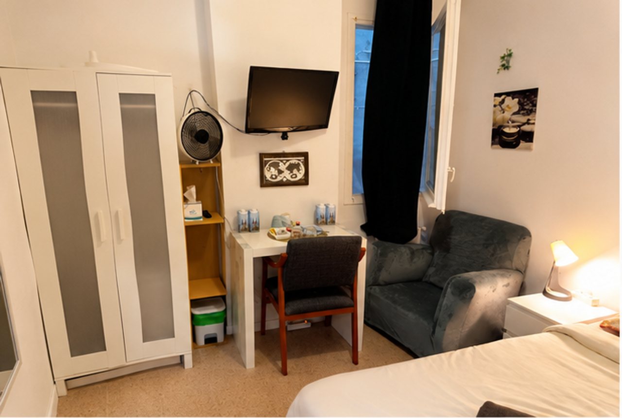 Double Room Well Located