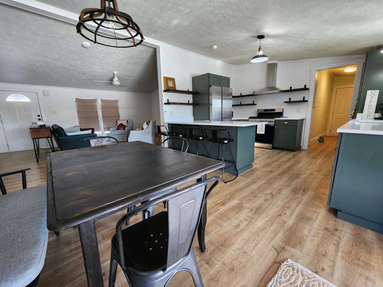 Vegans in the Fingerlakes! Clean & roomy 3 bed 2 bath surrounded by nature