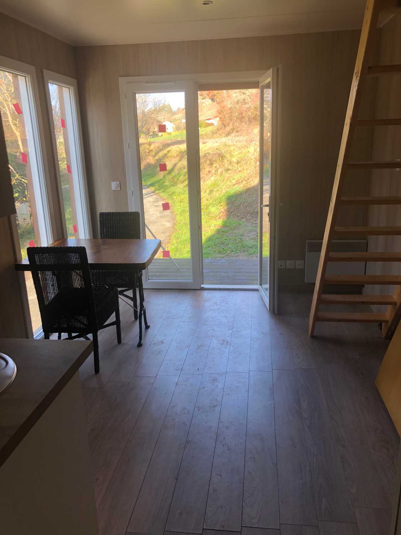Tiny house, two rooms including kitchen. Suitable for two, single bed available 