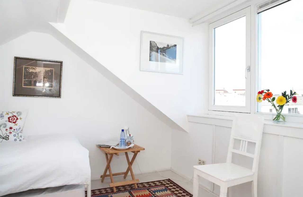 Sleep in my little atticroom in the beautiful old city of Haarlem