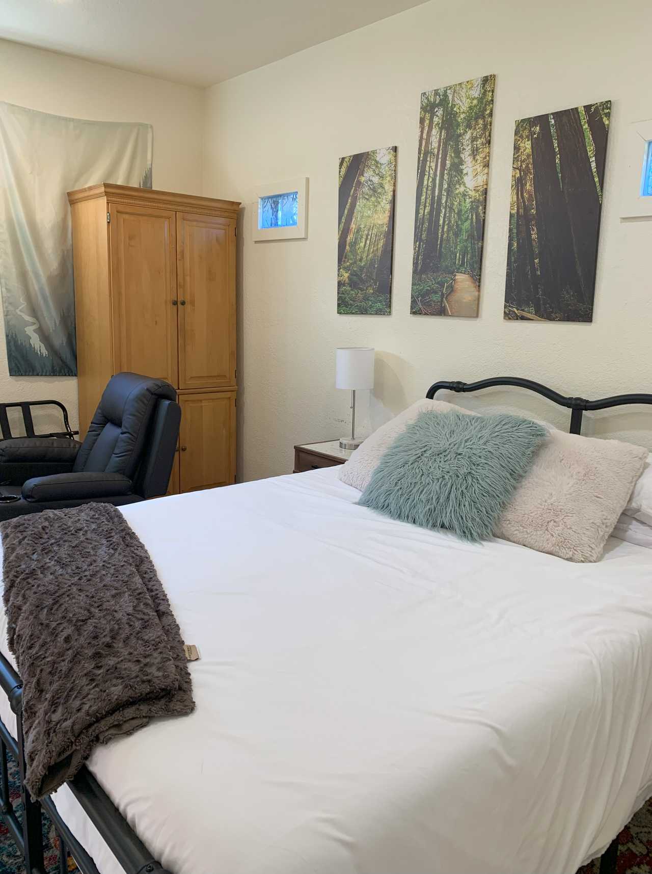New, spacious studio-nice, quiet neighborhood